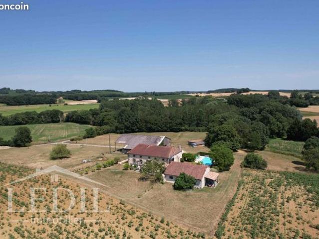 Propriété 4 pièces 255 m²