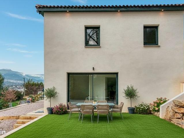 Propriété 4 pièces 90 m²