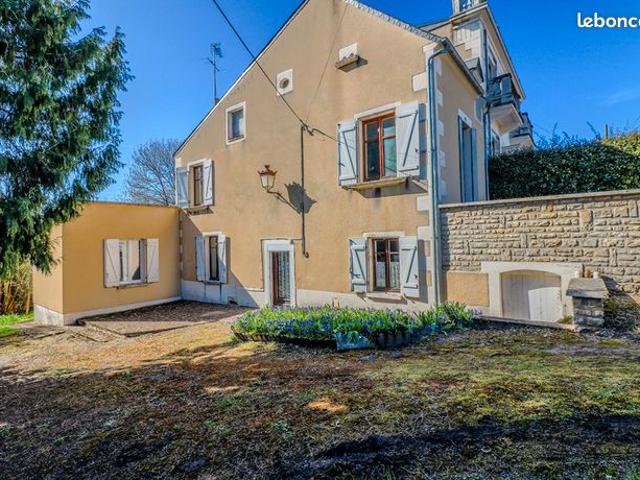 Propriété 4 pièces 97 m²