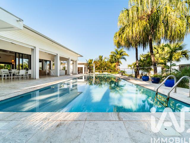 Propriété avec piscine et jardin