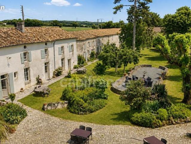 Propriété 54 pièces 1 350 m²
