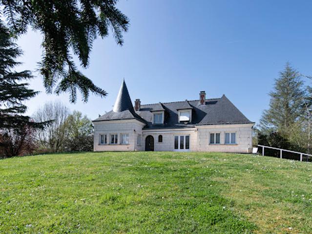 Propriété avec piscine et jardin