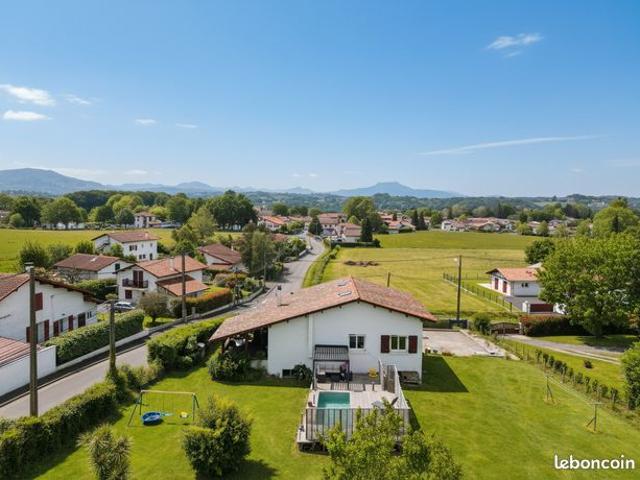 Propriété 5 pièces 110 m²