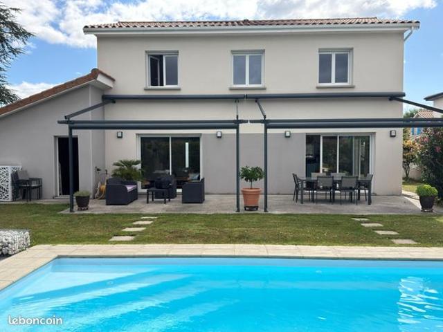 Propriété 5 pièces 122 m²