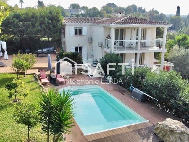 Propriété 5 pièces 135 m²