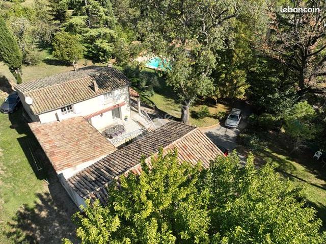 Propriété 5 pièces 136 m²
