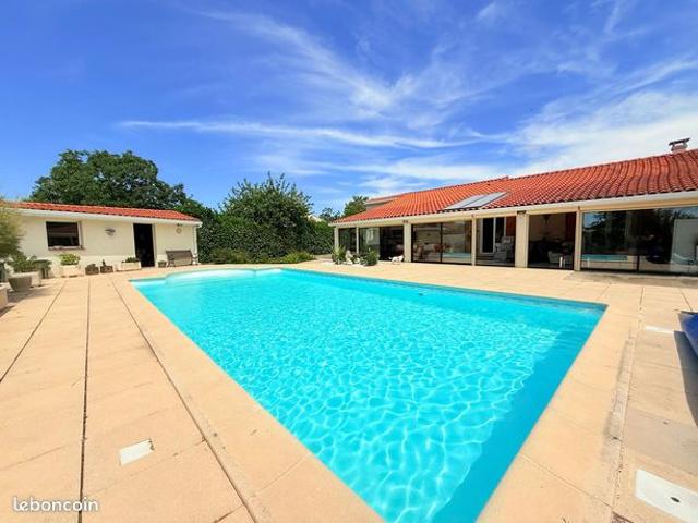 Propriété 5 pièces 137 m²