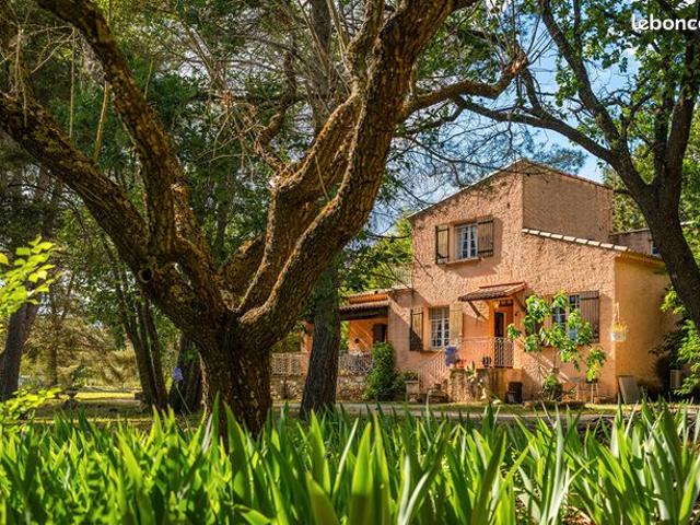 Propriété 5 pièces 138 m²