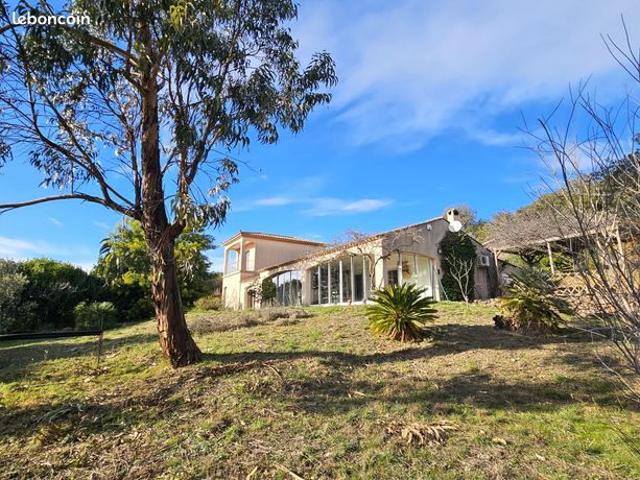 Propriété 5 pièces 130 m²
