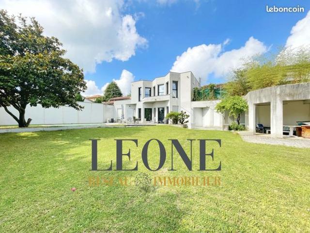 Propriété 5 pièces 130 m²