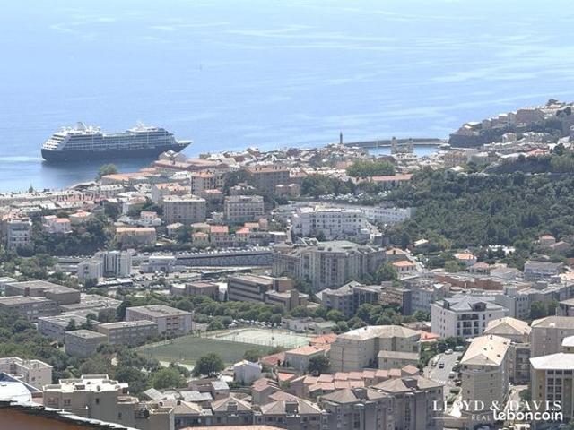 Propriété 5 pièces 130 m²