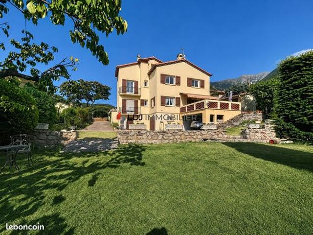 Propriété 5 pièces 131 m²