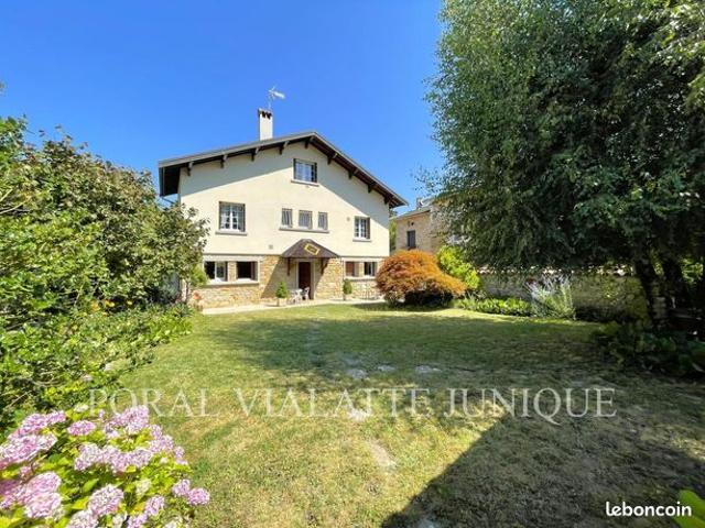 Propriété 7 pièces 132 m²