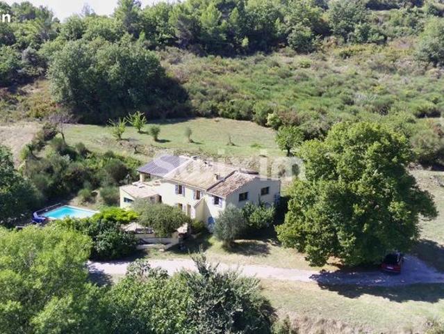 Propriété 5 pièces 145 m²