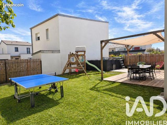 Propriété 5 pièces 145 m²