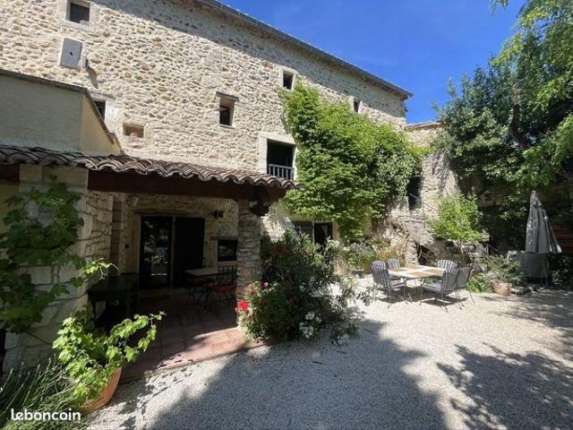 Propriété 5 pièces 145 m²