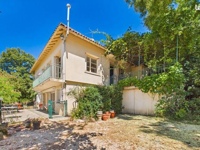 Propriété 5 pièces 145 m²
