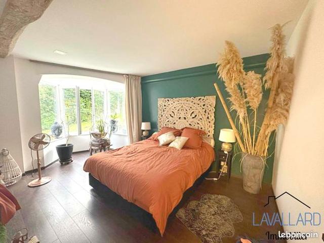 Propriété 5 pièces 145 m²