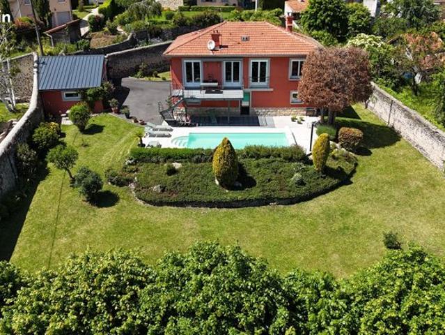 Propriété 5 pièces 145 m²