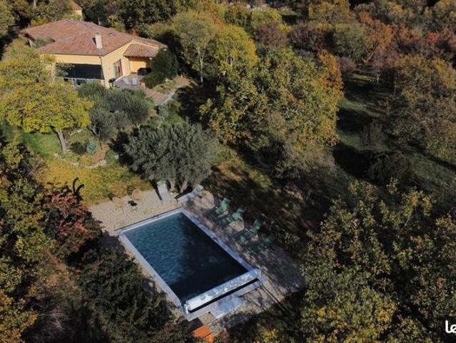 Propriété 5 pièces 145 m²