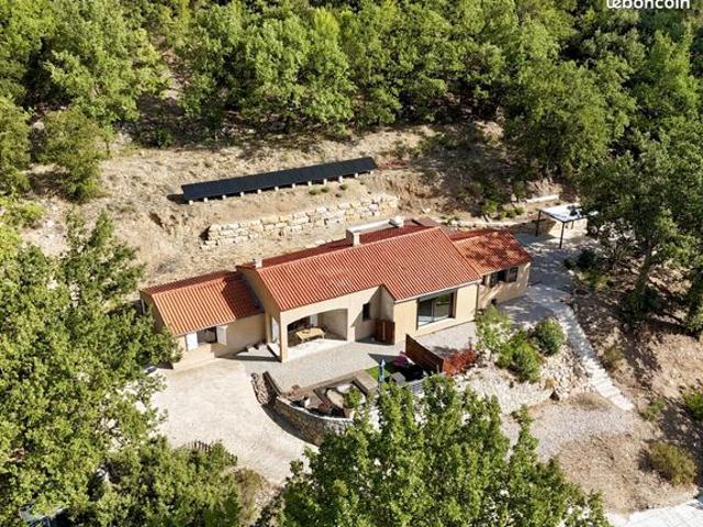 Propriété 5 pièces 145 m²