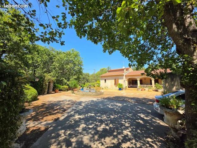 Propriété 5 pièces 145 m²