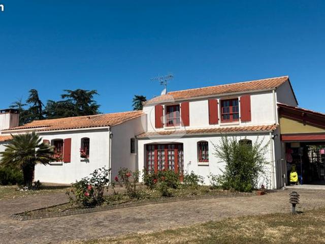 Propriété 5 pièces 145 m²
