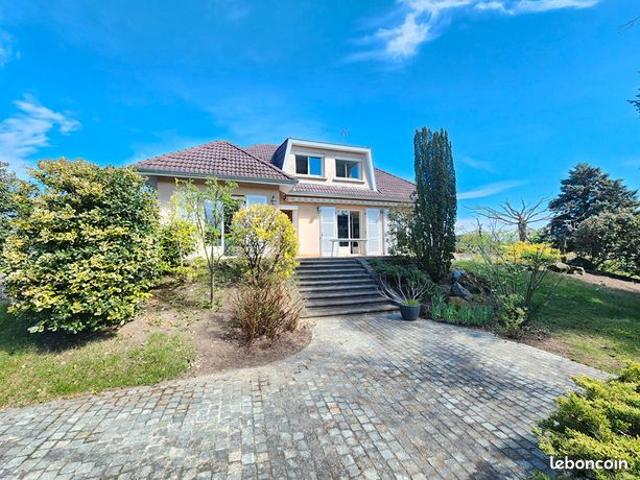Propriété 5 pièces 145 m²