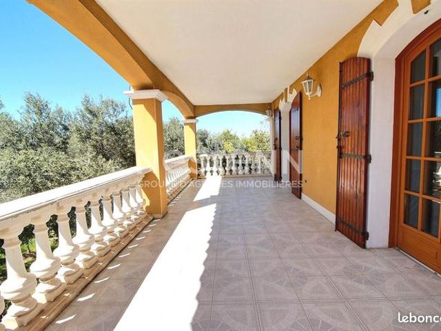 Propriété 5 pièces 147 m²