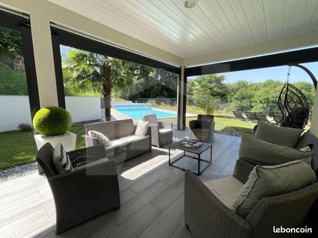 Propriété 5 pièces 147 m²