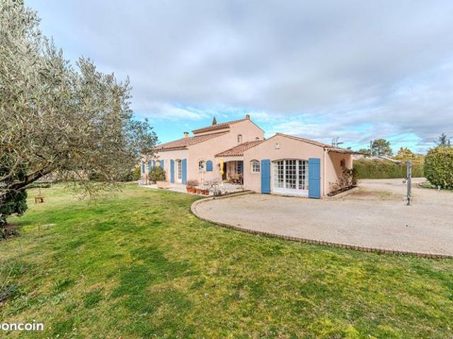 Propriété 5 pièces 148 m²