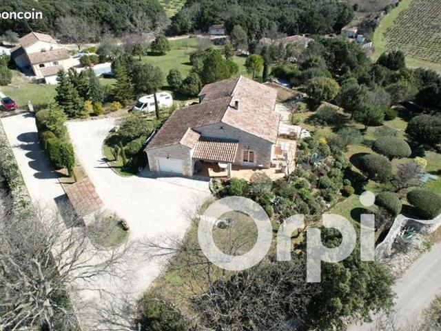Propriété 5 pièces 148 m²