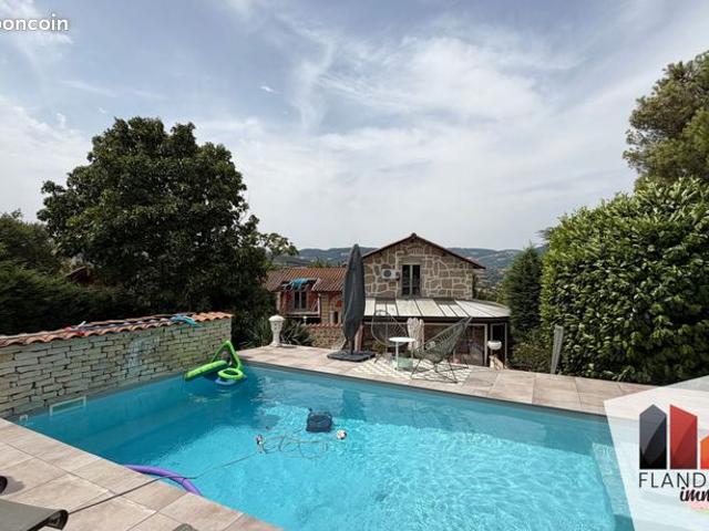 Propriété 5 pièces 149 m²