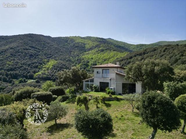Propriété 5 pièces 140 m²