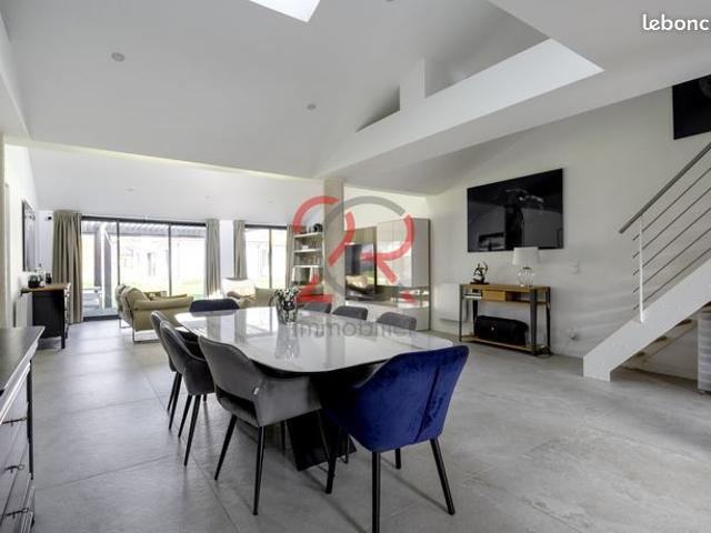 Propriété 5 pièces 140 m²