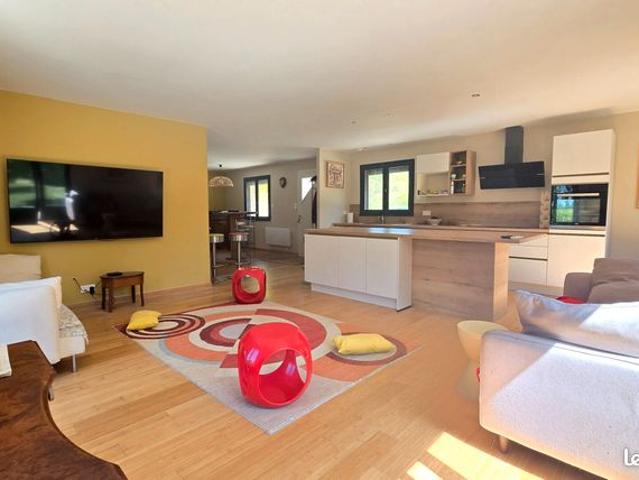 Propriété 5 pièces 140 m²