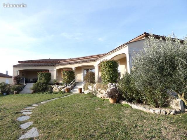 Propriété 5 pièces 140 m²