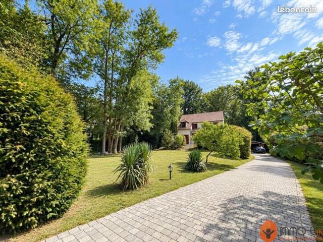 Propriété 5 pièces 140 m²