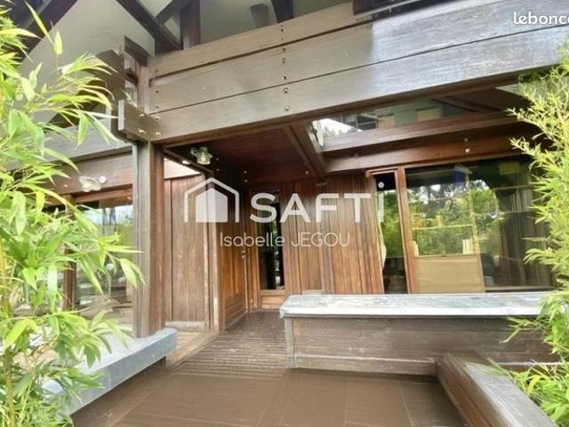 Propriété 5 pièces 140 m²