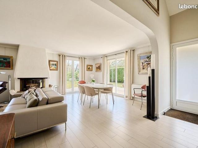 Propriété 5 pièces 140 m²