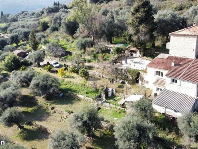Propriété 5 pièces 140 m²