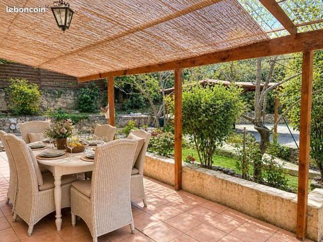 Propriété 5 pièces 140 m²