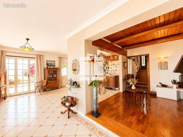 Propriété 5 pièces 140 m²