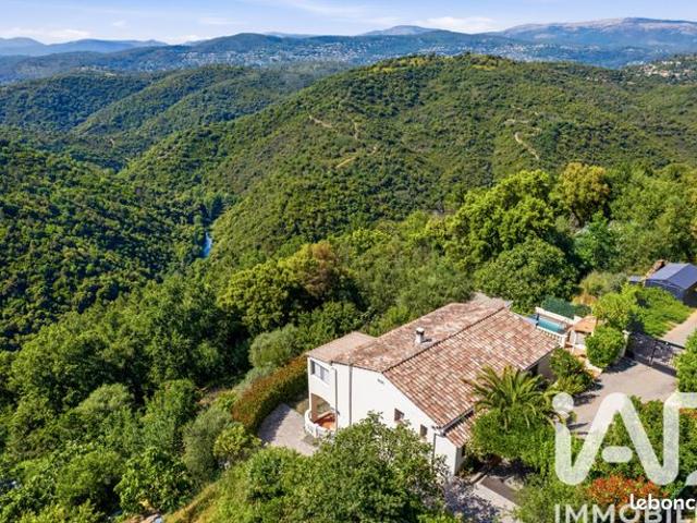 Propriété 5 pièces 140 m²