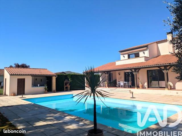 Propriété 5 pièces 140 m²