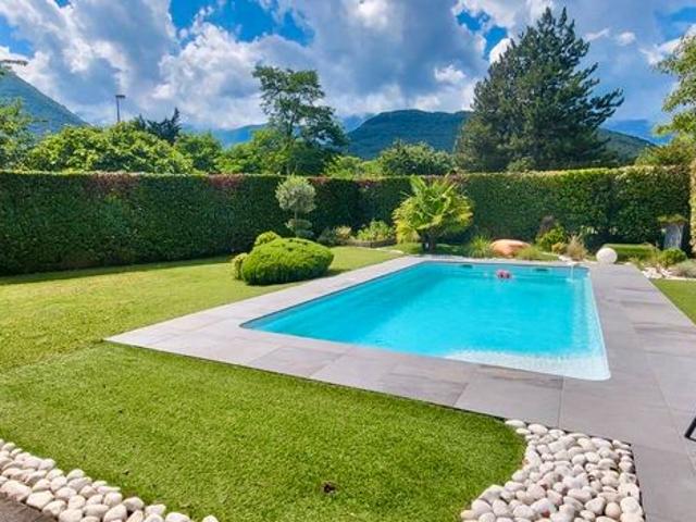 Propriété 5 pièces 140 m²