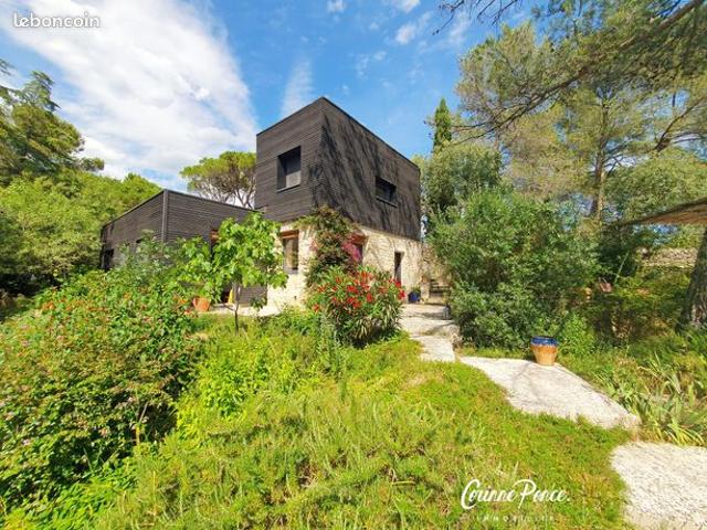 Propriété 5 pièces 140 m²
