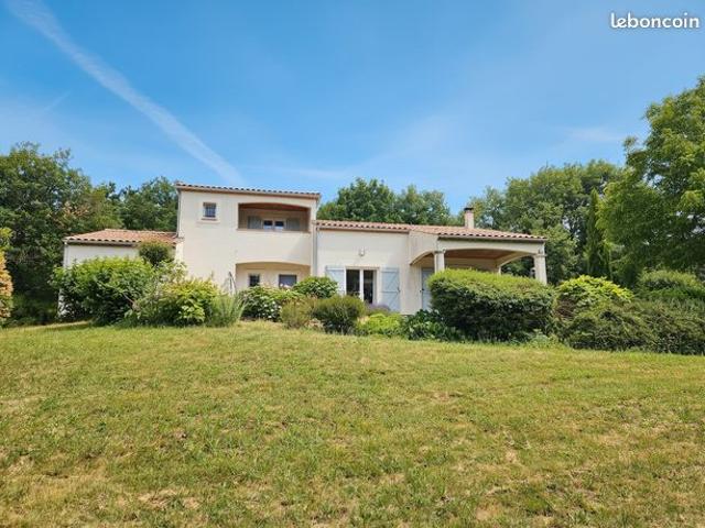 Propriété 5 pièces 141 m²