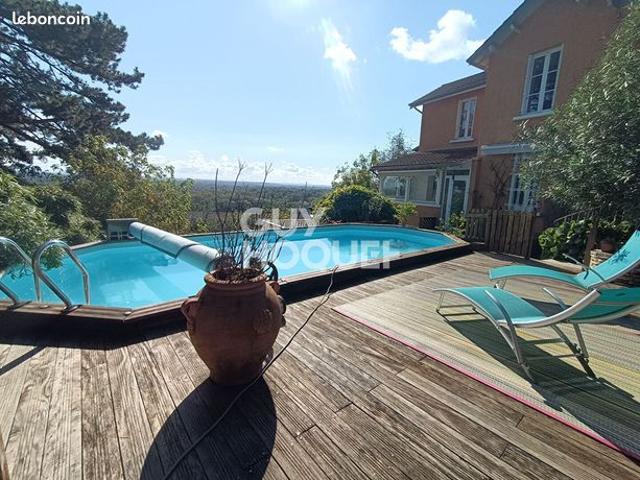 Propriété 5 pièces 141 m²