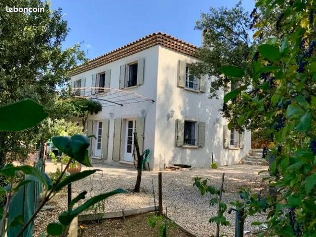 Propriété 5 pièces 142 m²
